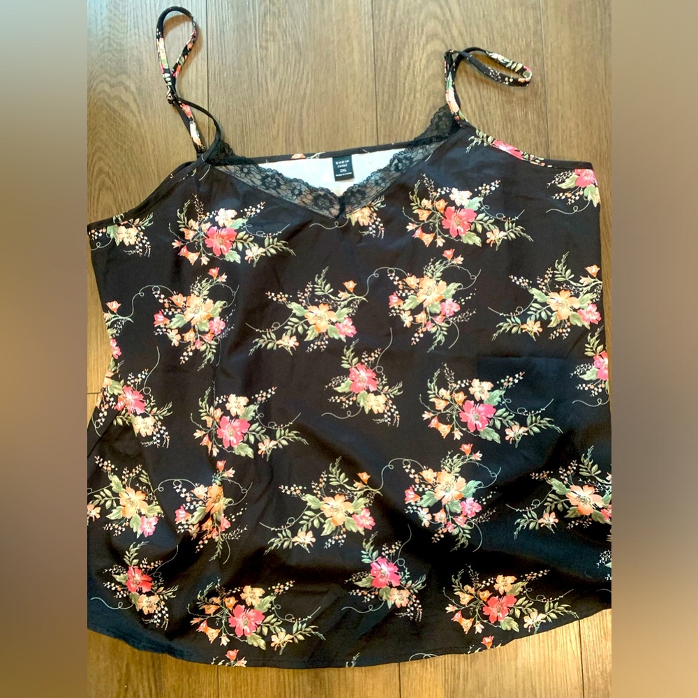 Shein NEW tank black floral